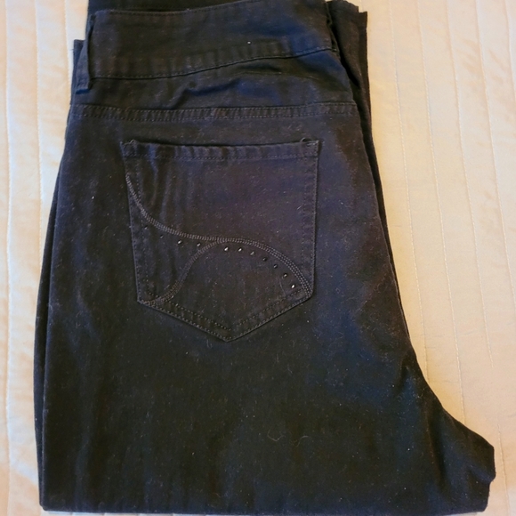 Black Capri's - Picture 1 of 2